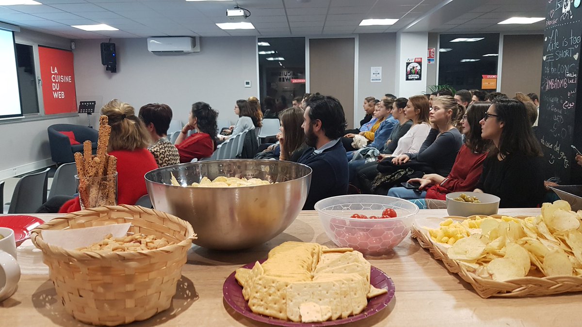 La team au (presque) complet ! Les bénévoles de #BlendWebMix 2019 sont briefés ce soir : lieu, implantation, rôles, toute l'organisation humaine se joue ce soir 😉 
La motivation est au RDV (si, si) 💪

#transfonum #conference #lyon