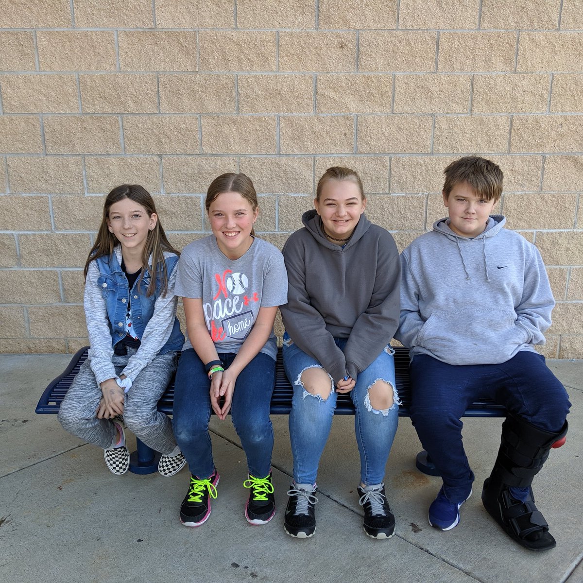 MiddleWinfield's tweet image. Friendship meals delivered by these kiddos today!