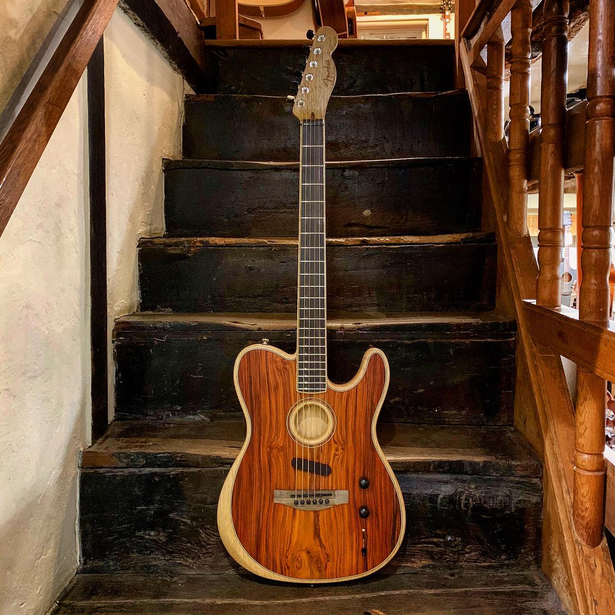 How stunning is this Fender​ Acoustasonic Telecaster Exotic Cocobolo?! Perfect for those gigs when you need both electric and acoustic tones! 👍🏻 

#fender #acoustasonic #telecaster #cocobolo #guitarporn #guitarchat #guitarvillage #guitaroftheday

>>>bit.ly/33nRfVV<<<