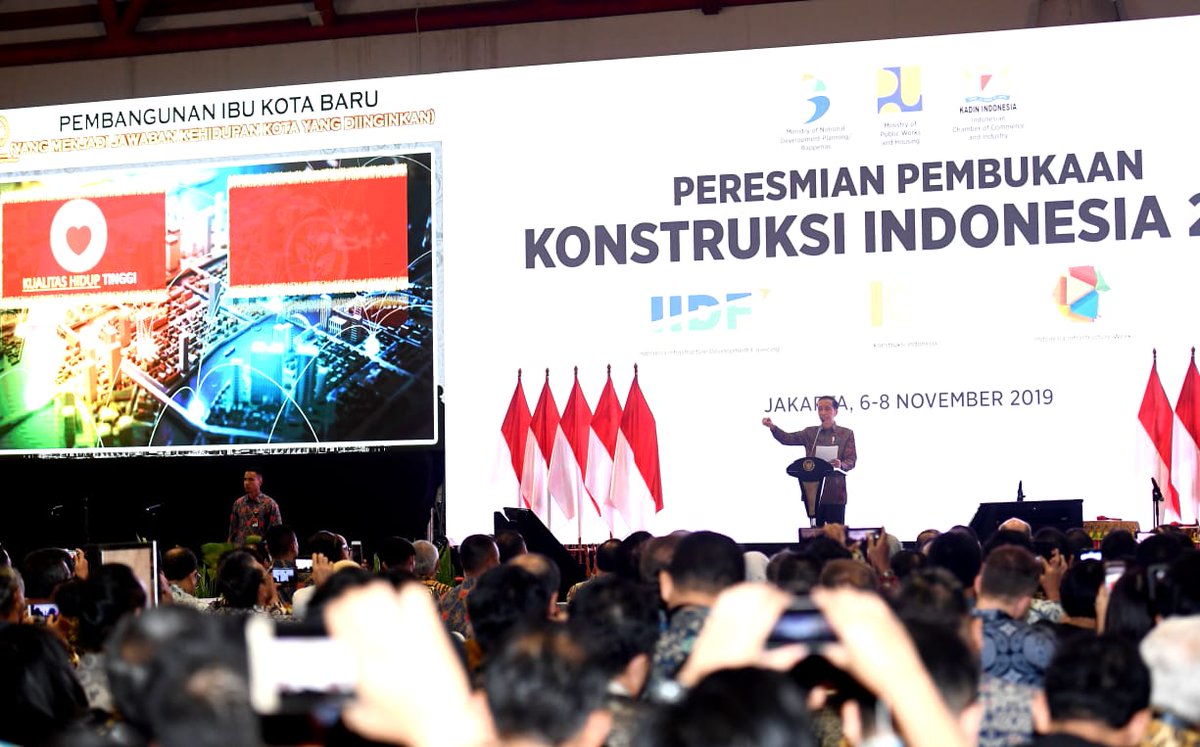 KSPgoid's tweet photo. Presiden @jokowi: Saya minta produksi dalam negeri betul-betul menjadi perhatian yang serius agar pembangunan infrastruktur besar-besaran ini mendongkrak industrialisasi dalam negeri. Jadi efeknya ke pembangunan industrialisasi di dalam negeri kita #IndonesiaIbuKotaBaru #KI2019 https://t.co/FVPekzTd4E