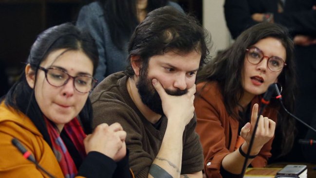 Cooperativa's tweet image. [Actualización] Diputados de Chile Vamos y socios de Kast piden destitución de comunistas y frenteamplistas #TuCooperativa bit.ly/33rupgc