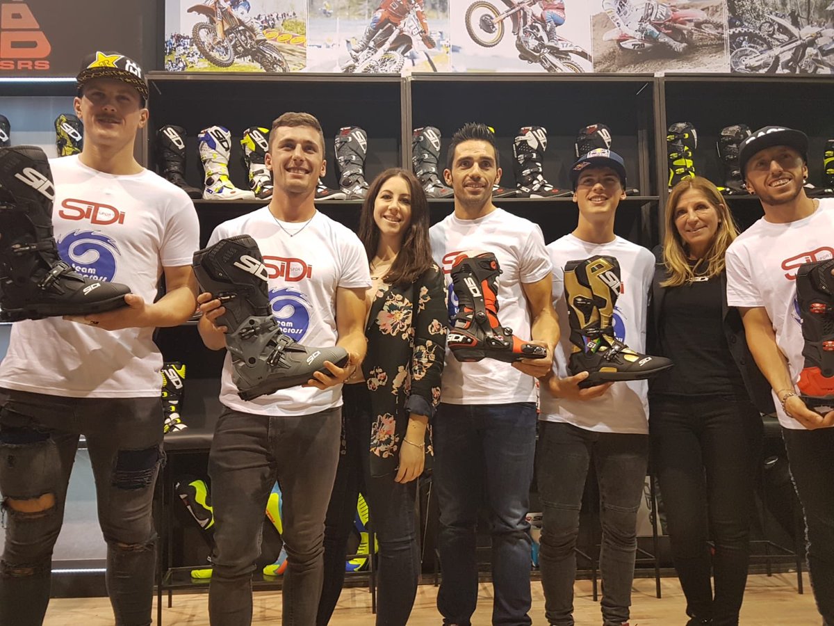 SidiSport's tweet image. Sidi introduces ATOJO SRS...
Do you know what’s the meaning???
▶️“A” Alessandro Lupino
▶️“TO” Tony Cairoli
▶️“JO” Jorge Prado
👍🏻😉
@SidiSport @official_eicma