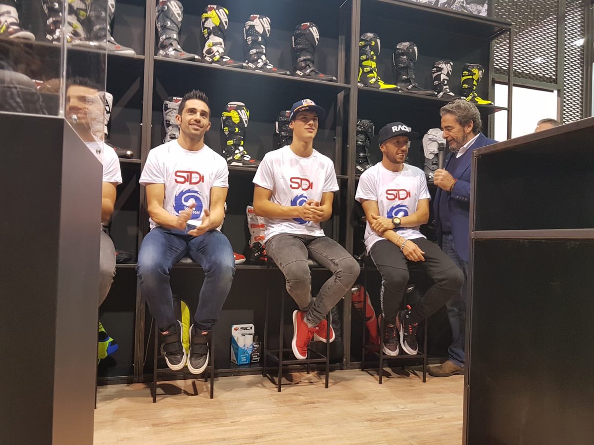SidiSport's tweet image. Sidi introduces ATOJO SRS...
Do you know what’s the meaning???
▶️“A” Alessandro Lupino
▶️“TO” Tony Cairoli
▶️“JO” Jorge Prado
👍🏻😉
@SidiSport @official_eicma