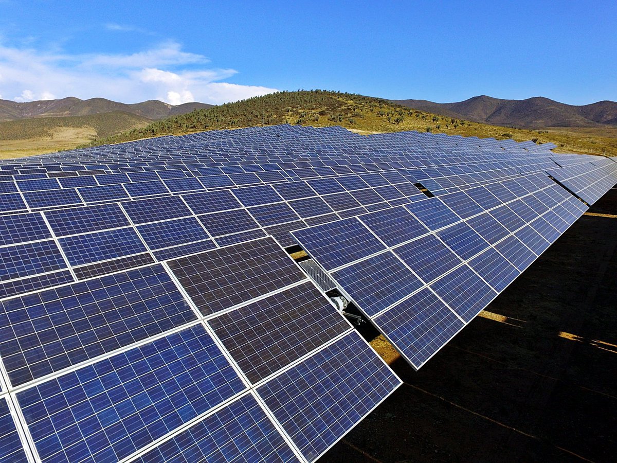 Otras tres nuevas Plantas Fotovoltaicas (Solares) se instalarán en #LaMuela y #Botorrita con una inversión de 78.628.935 € y una superficie de 392,73 has.

#EstapasandoenLaMuela