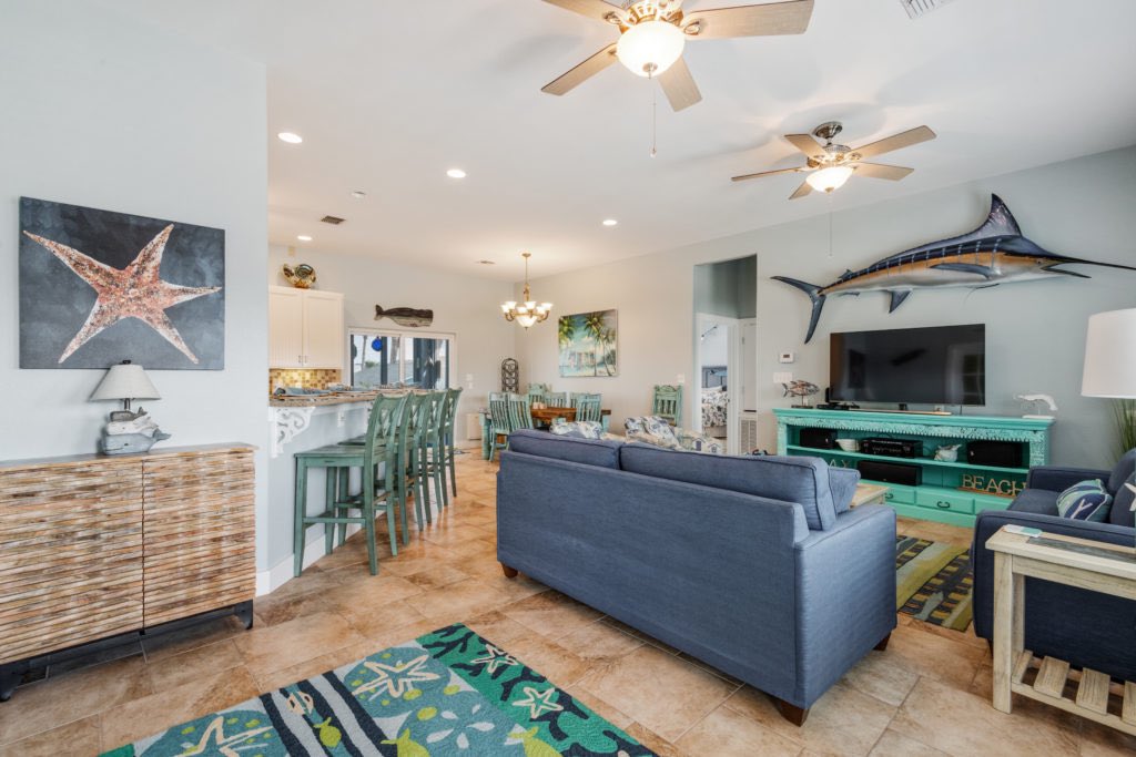 TX_Ranches4Sale's tweet photo. New Listing! 639 Pez Vela in Port Aransas provides a great home or rental property. It has an elevator and is 4 bed/4 bath with a pool. Prime time Port A living. 

#buylandlivewell #southtexas #portaransas #portaransastx #beachproperty #landsofamerica #betterouthere https://t.co/OwmITCRn7W
