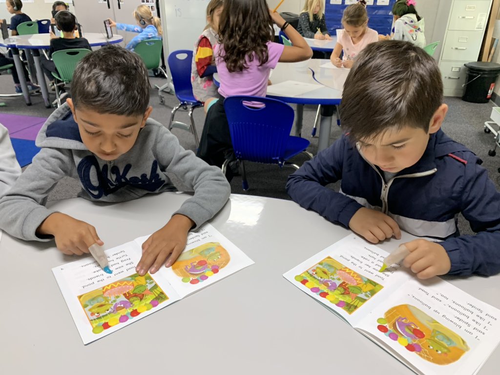 Reading group trackers! We love our follow along fingers, thank you <a href="/katie_muklevicz/">Katie Muklevicz</a> ! <a href="/MViTElementary/">Mountain View</a>