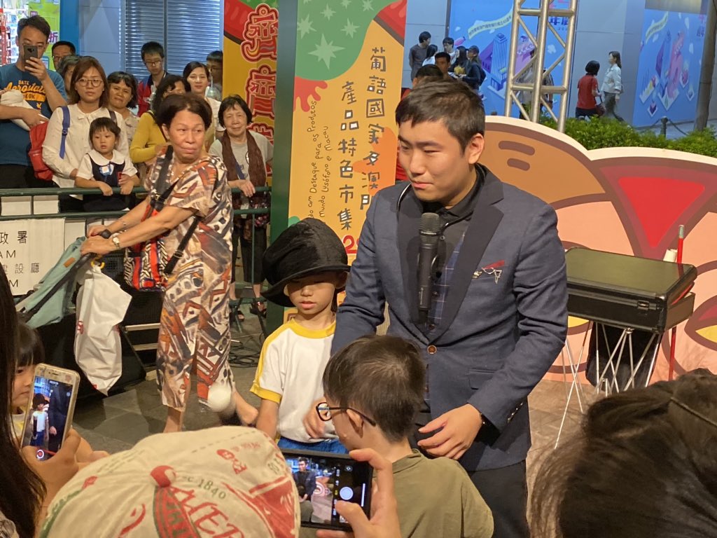 macauyoungmagic's tweet image. 感謝 澳門貿促局的邀請 , 為 澳門齊齊葡2019葡語國家及澳門產品特色市集，作魔術表演。

＃澳門文創 ＃澳門魔術會 #澳門魔術協會 
＃澳門青年文創魔術協會 #魔術表演  #澳門魔術師
#澳門齊齊葡