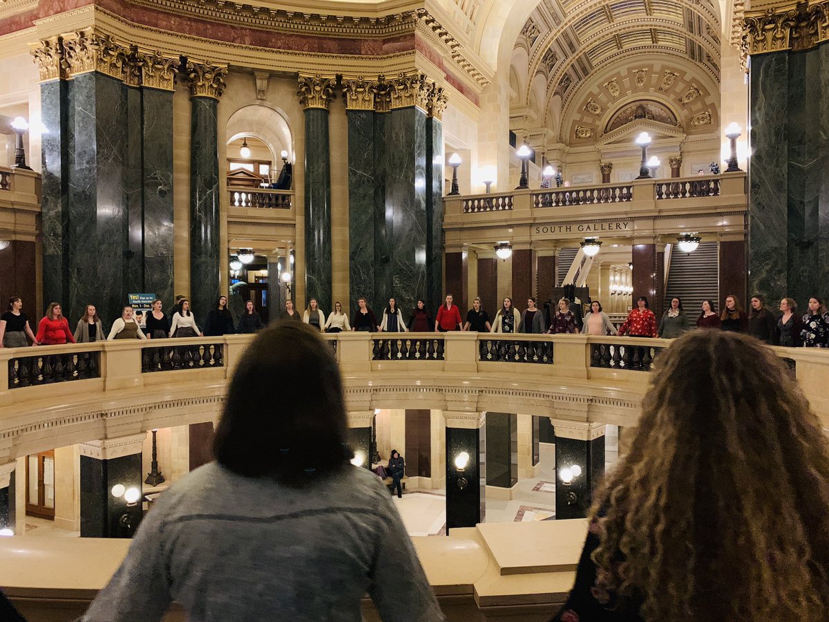 uwecchoir's tweet photo. Women’s Concert Chorale takes over Madison! #iSingUWEC @ChancellorJim @uwecchoir @UWECMusiThea https://t.co/jcAYETXHuG