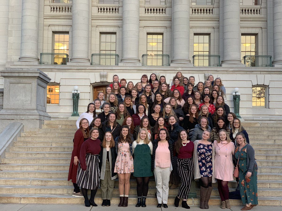 uwecchoir's tweet photo. Women’s Concert Chorale takes over Madison! #iSingUWEC @ChancellorJim @uwecchoir @UWECMusiThea https://t.co/jcAYETXHuG