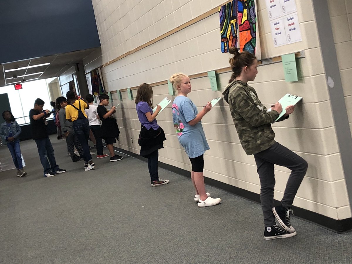 Parks_516's tweet photo. Text features gallery walk. Great way to review for the test! @KuehnleKISD https://t.co/BXRBVm6nKS