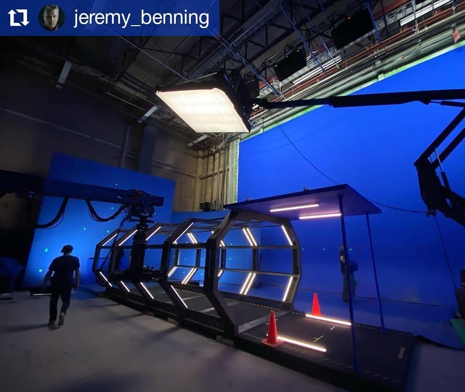 LCALightsCamera's tweet photo. LiteTile 8x8 in the studio with @jeremy_benning
• • • • • •
Toronto, Ontario
Blue screen days #theexpanse #amazonprimevideo #litegear #litetile8x8 #asteraled #canadiancinematographer ( #📷 @lumenayre ) https://t.co/0rw9S3dH9v