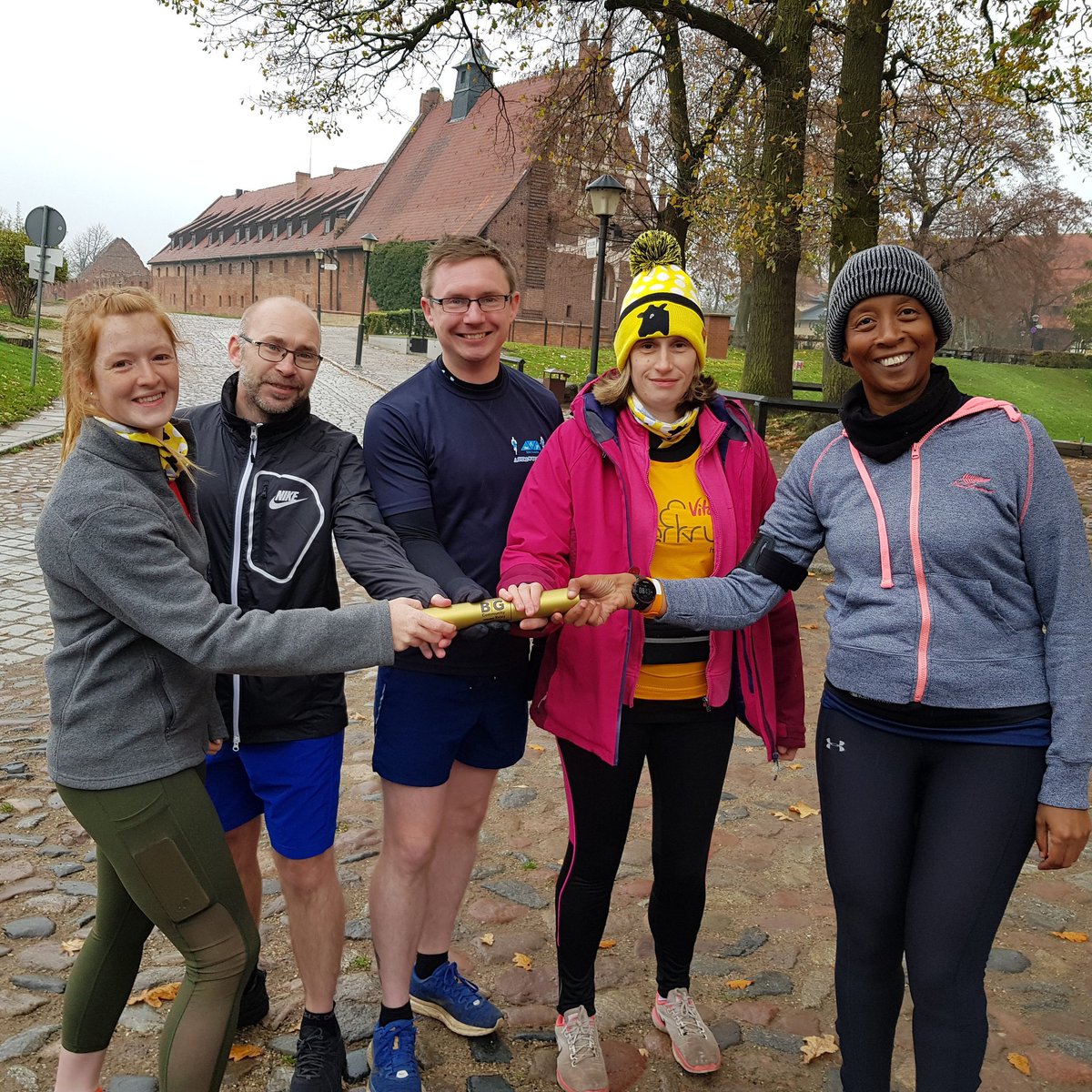 WendyLoves2Run's tweet image. #BigCommunityRelay
#LeedsBS
#parkrunUK
Baton handed over in Zamek w Malborku to Wendy to be taken to Jersey. Watch out #jerseyparkrun.. The baton is coming your way on 09 November 2019