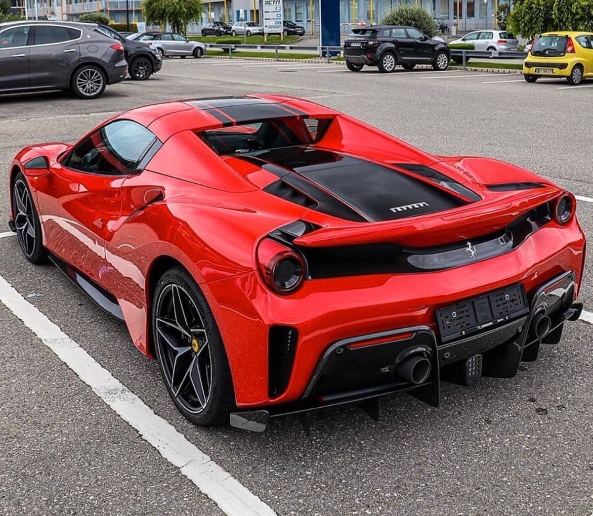 DailyFerrariTM's tweet photo. Ferrari 488 Pista 🕷 https://t.co/7GNbY8Ow84