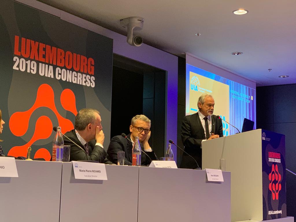 Nuestro presidente <a href="/carandreucci/">Carlos A.Andreucci</a> en #UIALuxembourg participó de la Asamblea de <a href="/UnionIntAvocats/">UIA</a> en nombre de <a href="/uiba_oficial/">UIBA</a> compartiendo con el presidente electo @JerryRothUIA,  <a href="/HerveChemouli/">Hervé Chemouli</a> y con <a href="/JosecdeFreitas/">José de Freitas</a> presidente de <a href="/CCBEinfo/">CCBE</a>