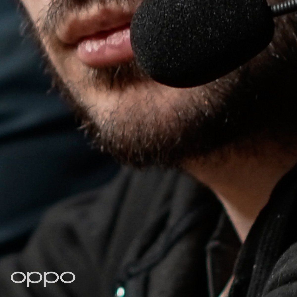 SolaryTV's tweet image. Grâce à notre partenariat avec @oppomobilefr on vous fait gagner 2⃣ places pour la finale des #Worlds2019 et 1⃣ OPPO Reno2 🔥

Pour participer :

➡ Devinez quel streamer de chez Solary est sur la photo
➡ #Follow @SolaryTV &amp;amp; @oppomobilefr
➡ #RT ce tweet

#ZoomIntoLegends