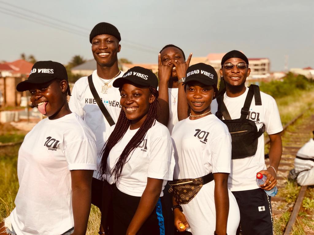 10kempire's tweet photo. Hello guys follow @10kempire for more vibe😍
10K💯
#NoBadVibes🔥
#WeGanging💥
#ToDeWorld✨
#UrMind4Dey💦 
Good Vibes Only ♥️ https://t.co/d9AUGEUVob