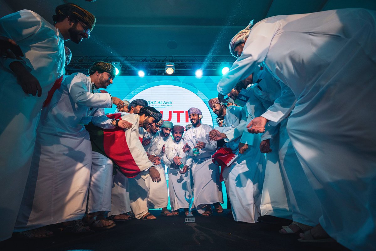 Injaz_Oman's tweet photo. لأن الأحلام لا تعرف الحدود، ها هي رحلة التحدي والتعب والطموح تتكلل بالنجاحات والإنجازات! 
نبارك لشركة محيا @mahya_om من سلطنة عمان لفئة الجامعات لحصولها على جائزة أفضل شركة طلابية على مستوى الوطن العربي  لعام 2019 وتخليدها الإنجاز! ✨💪
بكم نفخر يا شباب عمان
#BelieveinINJAZ https://t.co/RbzWv38UXy