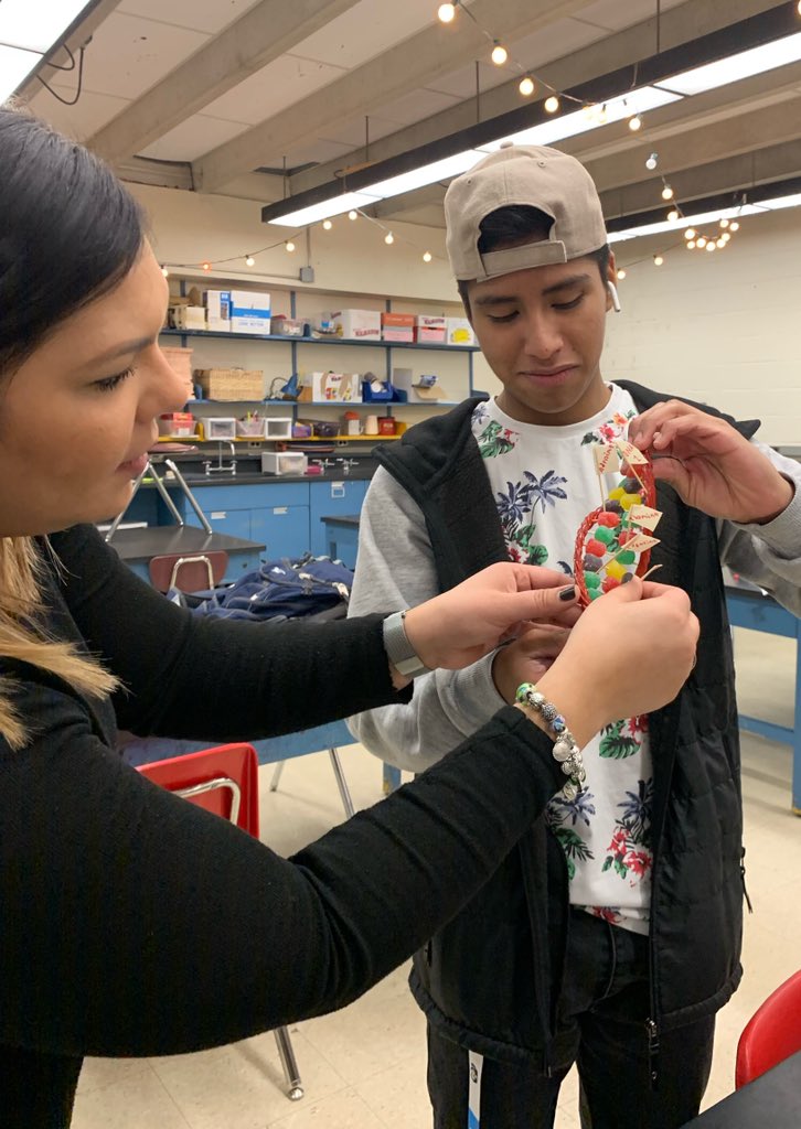 ELL_bhs's tweet photo. Great hands on lesson with Ms. Allaire today! Teaching our ELL students about DNA #biology https://t.co/GK3AVIe4zi