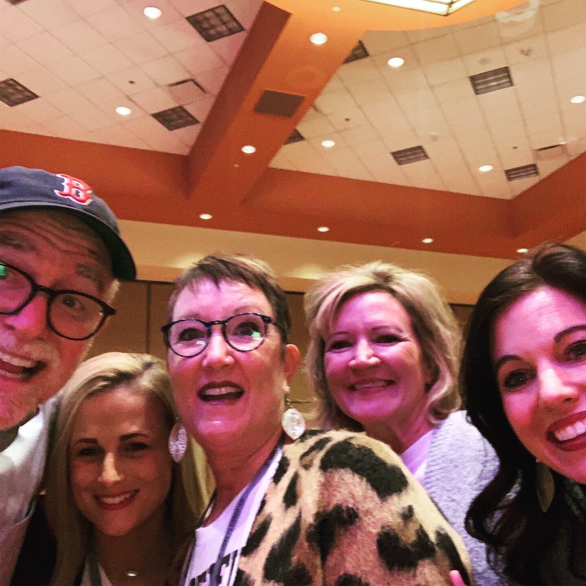 BeautifulDay_13's tweet photo. WE • ARE • HERE • 

@bobgoff is the NICEST!!! 

#lovedoes #everybodyalways #beautifulday #bekind https://t.co/L6ij5Q02Wr