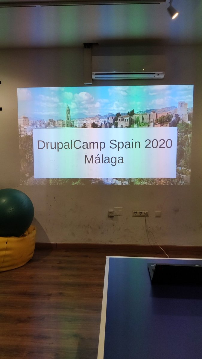jmsosso's tweet photo. Comenzando la presentación de la próxima #DrupalCampES 2020 en #Malaga @DrupalMalaga https://t.co/P3LikideNv