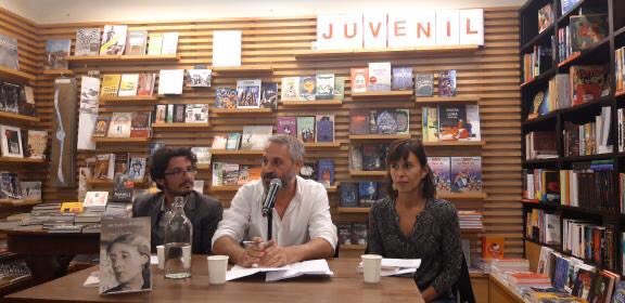 Silex ediciones (@silexediciones) on Twitter photo En la Central del Carrer Mallorca con <a href="/GinesCutillas/">Ginés Cutillas</a> y su revisita a Un Cuarto Propio. Right on the spot En la Central del Carrer Mallorca con <a href="/GinesCutillas/">Ginés Cutillas</a> y su revisita a Un Cuarto Propio. Right on the spot