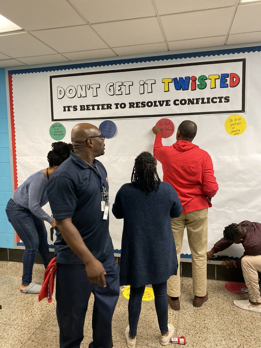 PRINCIPAL_KMS's tweet image. Quarter 2Theme: Conflict Resolution
Let’s teach the behavior we want to see. #trueblue #7thgraderocks #codeofconductdone #nogamesinquarter2 #teamwork