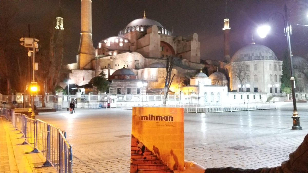 Gecenin künhüne ermiş bir bilgelikle uyan kumdan hazinelerin üstünde. Uzan aşkın koynuna boylu boyunca... Sağ elini uzat semaya ve bırak kendini sevgilinin esmasına... Muhabbetle, huzurla ve teslimiyetle...

Mahmut Hanpolat