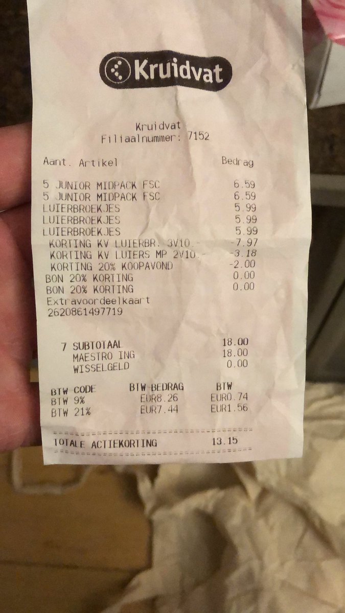 twpl's tweet photo. @KruidvatService zojuist 2 soorten luiers gekocht ( normale en broekjes). Zie toevallig op de bon dat  er verschil qua BTW tarief in zit. Kunnen jullie dat toelichten? https://t.co/uUwk5edXSe