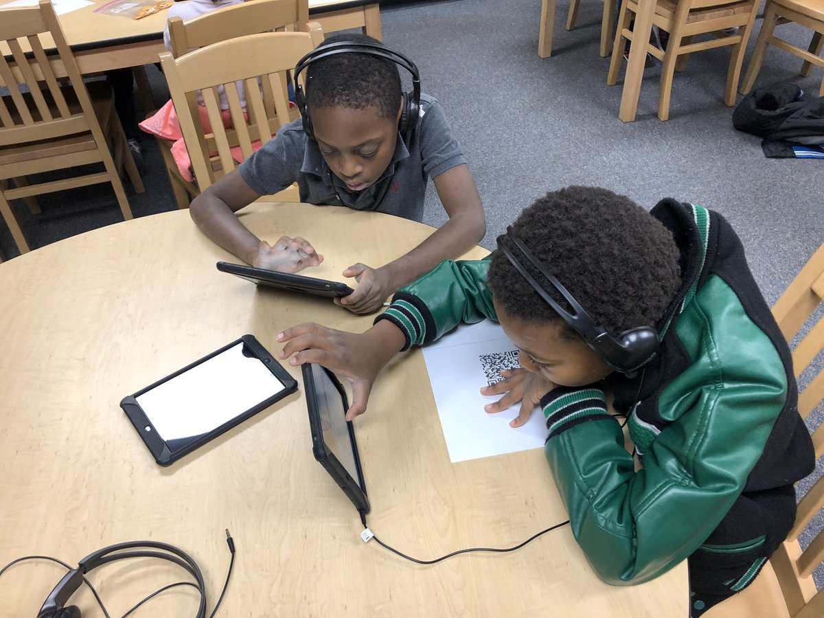 LibraryRuby's tweet image. Advanced Academics with 2nd grade.  #codinggeniuses @ShawBulldogs