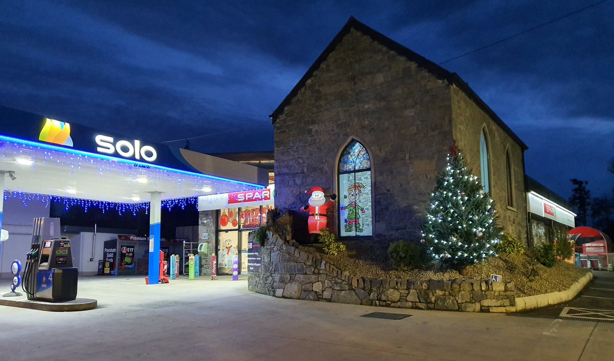 SparLoughbrick's tweet photo. Merry Christmas everyone from all the team @ SPAR Loughbrickland 🎅 🎄
#7weekstoday #countdownison #hohoho https://t.co/ZFqjqq3BdP