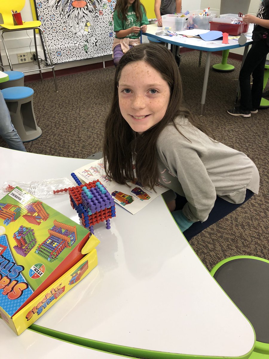 JetsSteam's tweet photo. What kids do when given the chance to explore is amazing.  #openmaker #makerspace #Jetpride #OCSuccess https://t.co/6CcwAmrcwO