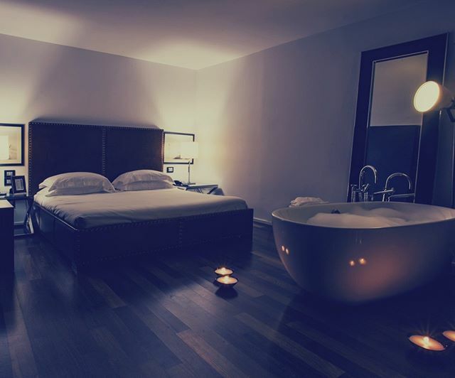 🌟 Time for a bubbly bath 🛀 
#argentariogolfresort #tuscany #luxurysuite #goodnight #wellnesswednesday