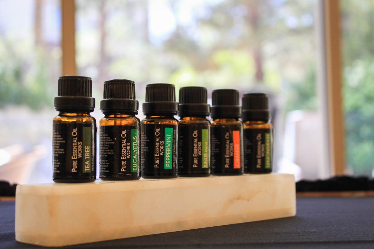 spaaquaelv's tweet photo. Essential oils can help reduce symptoms of anxiety &amp; stress, which can lead to better sleep habits! The better you sleep, the better you look &amp; feel, and the better you're able to handle stress! #NationalStressAwarenessDay

 https://t.co/tZUfuuytRt https://t.co/hzNgMRRKlL