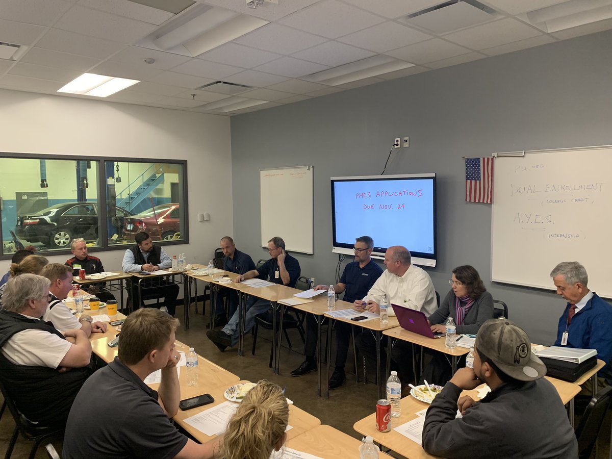 APSAutoTechcc's tweet image. Arlington career center B&amp;amp;E meeting without Dealership partners. @APSVirginia @APSCareerCenter @APS_CTAE @Margaretchungcc @ACCAutoTechClub