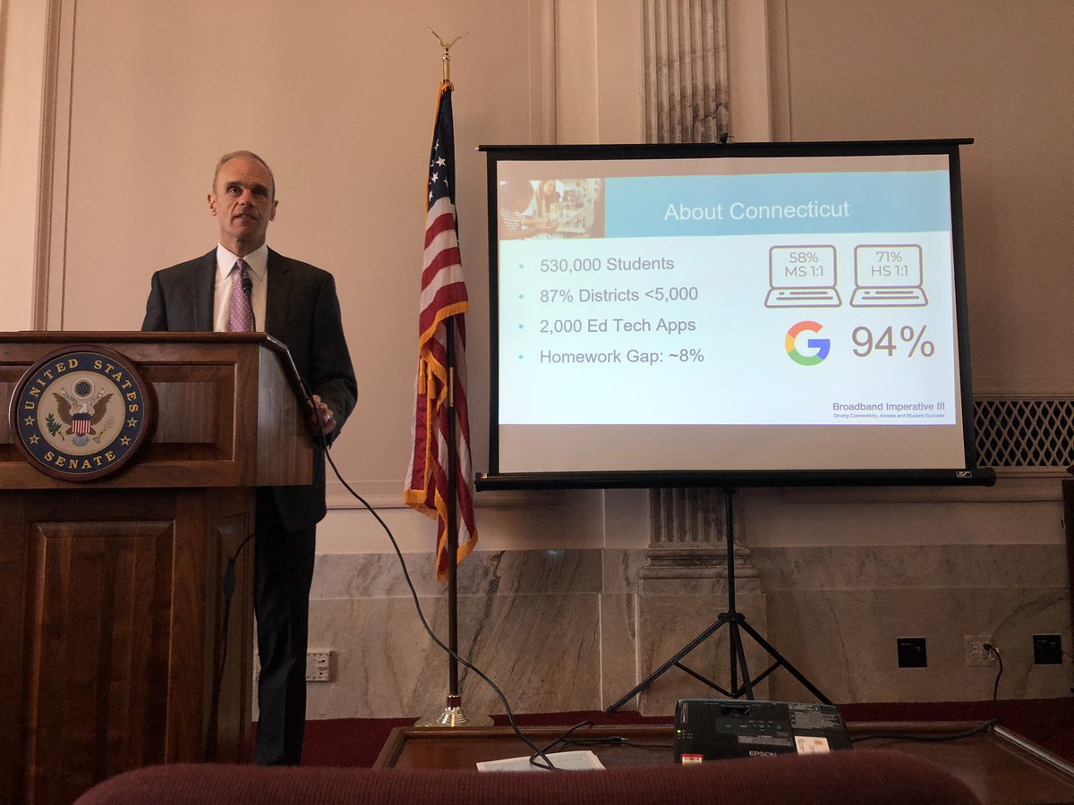 Tch2LrnAK's tweet image. “Technology needs to be working seamlessly in the background... so that teaching and learning can be front and center.” #soundbyte from @SETDA #broadband imperative briefing @dougcasey #CEN