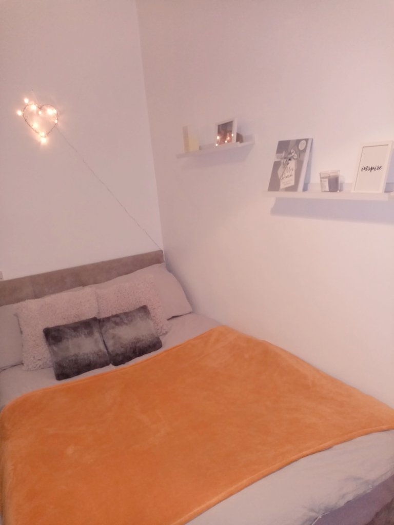chloemarieexx's tweet image. Finnaly complete and I love it #bedroomdiy #MustardandGrey