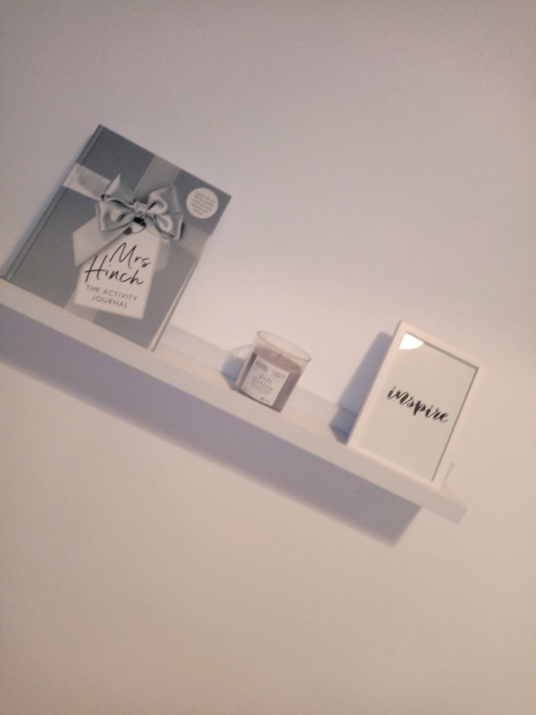 chloemarieexx's tweet image. Finnaly complete and I love it #bedroomdiy #MustardandGrey