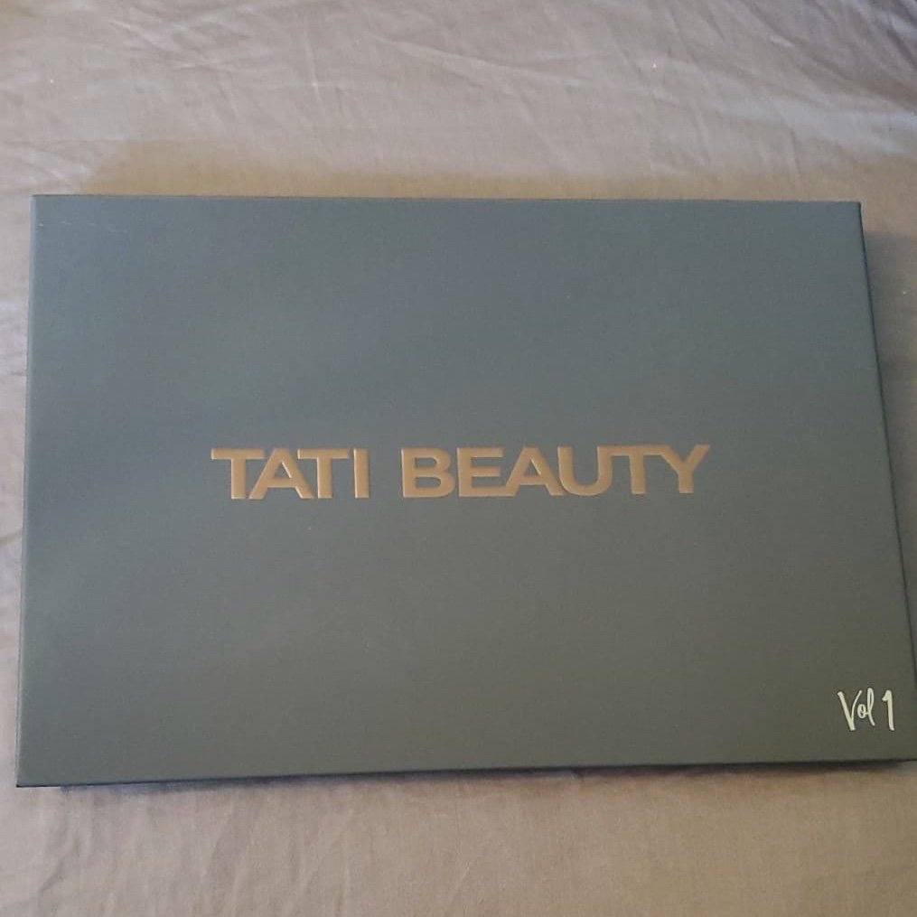 emjorgie's tweet photo. @tatiwestbrook @TatiBEAUTY This is the first palette that I have ever bought I am so impressed with the colors and the sustainable packaging! Thank you for taking the time to make a great product and showing some care for the planet too! https://t.co/cVxuzaTL5I