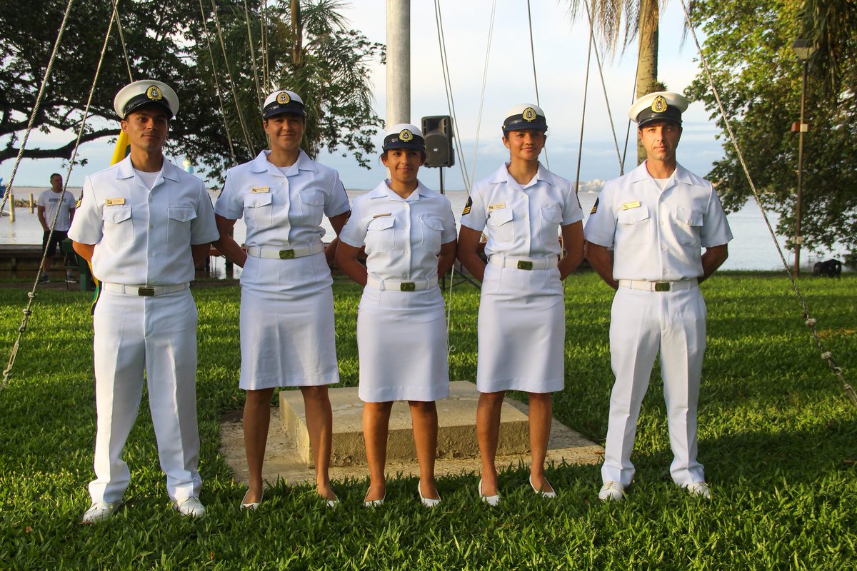 Atletas do #PROLIM recebem homenagem da <a href="/marmilbr/">Marinha do Brasil</a>  no Veleiros do Sul bit.ly/2JVFApz