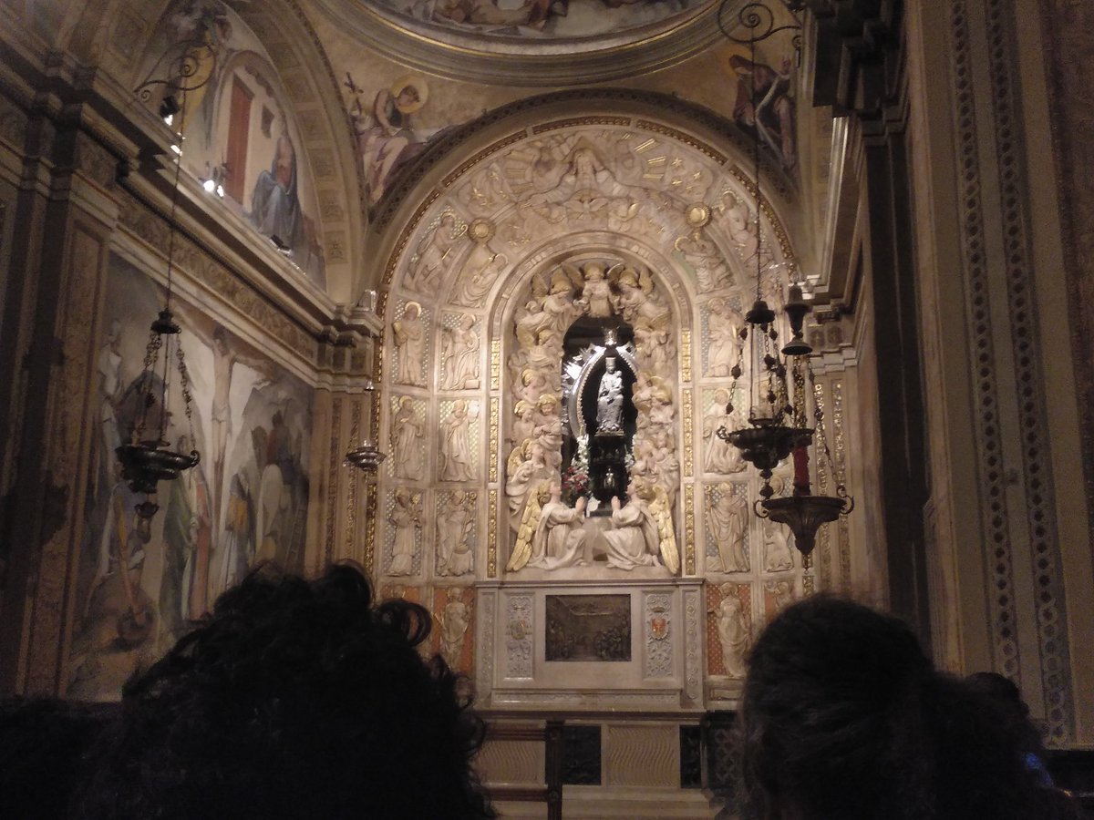 ModelosSecf's tweet image. Los asistentes a @ModelosSecf estamos pudiendo disfrutar de una gran visita guiada a #Solsona de la mano de @solsoexperience