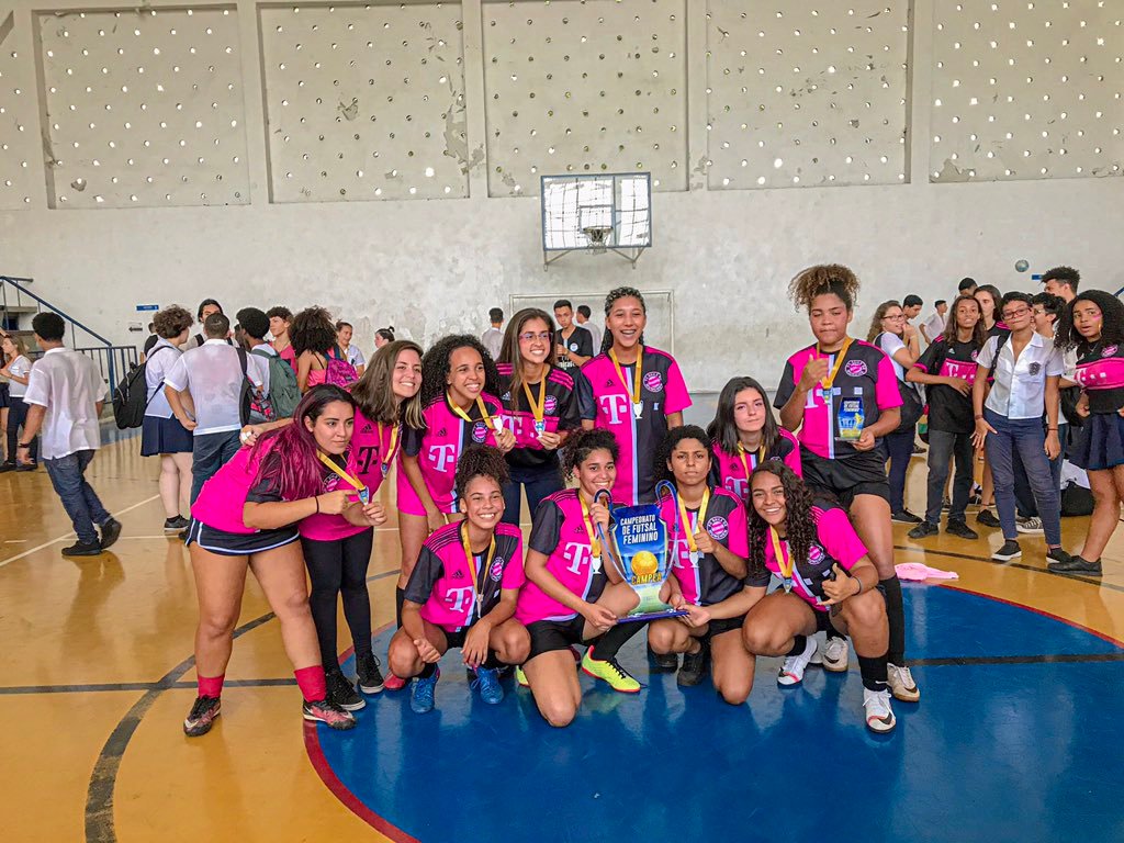 bailedemunchen's tweet photo. É CAMPEÃO, É CAMPEÃO!!! Queremos agradecer a todos que tornaram esse momento possível, à nossa torcida linda, funcionários e adversárias! Estamos muito felizes e realizadas c esse título, esperamos que o Futsal Feminino ganhe cada vez mais visibilidade e valor! AQUI É BAILE 💖⚽️ https://t.co/VXh8RZ0McQ