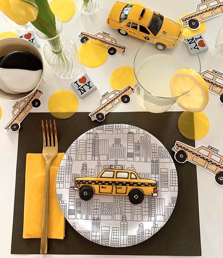 We cookied this classic NYC taxi 🚕, designed and styled to perfection in this shot by <a href="/darcymiller/">darcymiller</a> . I mean, check out these cool plates by Geese &amp; Ganders - we’re in love 😍! instagram.com/p/B4iOCd-nnc_/… #nyc #customcookies #partyideas
