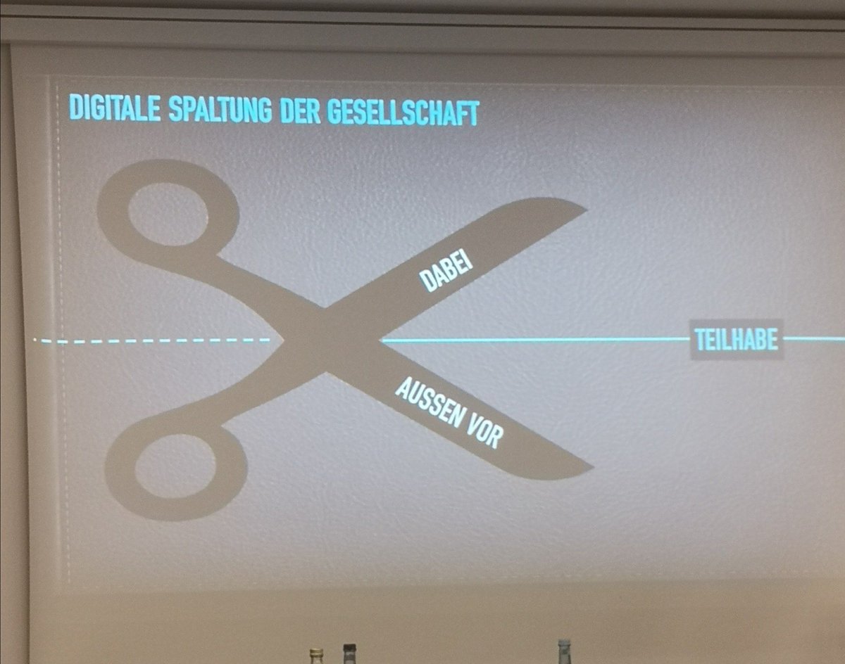 johcaton's tweet image. @Yuphoriya_ verweist in ihrem spannenden Vortrag bei #digitalmachtschule auf die Bedeutung der Souveränität im Internet, um eine digitale Spaltung der Gesellschaft zu verhindern.