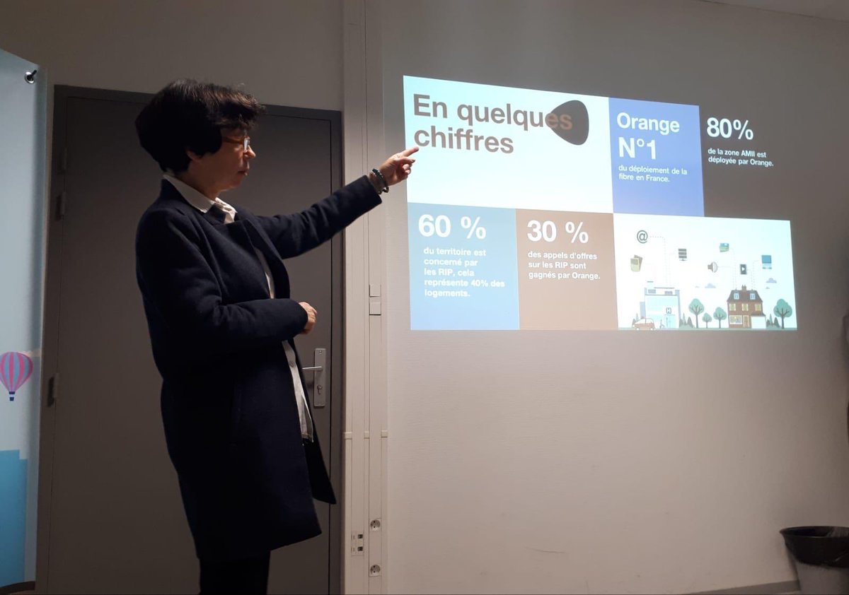 sbmdrl's tweet photo. Les #Réseaux au cœur de la stratégie @OrangeGrandEst #cuivre #4GOrange #5G 📲 #FTTH 💻 À la rencontre des #Techniciens et #Techniciennes 👷🏻‍♂️👷🏻‍♀️#UiEst #Heillecourt beaucoup d’échanges et d’interactivité👍 https://t.co/CJScB2pXi4