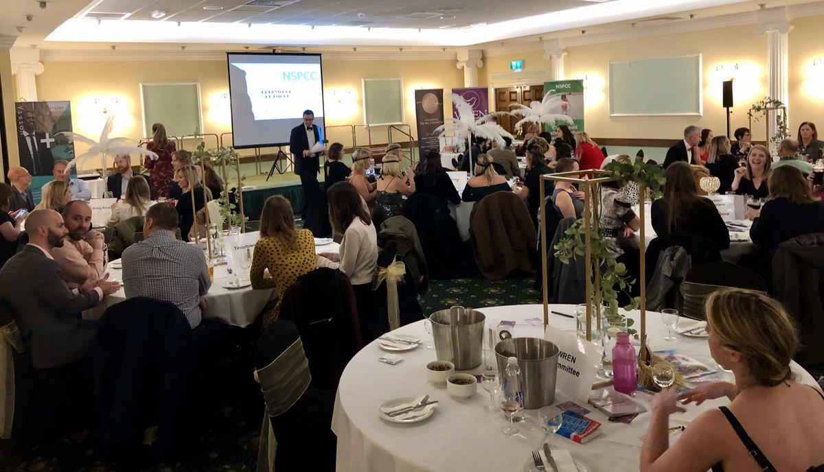 nottmoffices's tweet photo. Another night another invite #networking in the #city so here we are - the #Office is dumped and... we’re with @RSViP_at the #WREN #FuturesGroup so here we are, look it up! #eastmidsheadsup - get in to join in: https://t.co/oKDlAAOd10 https://t.co/n6NmVFulle