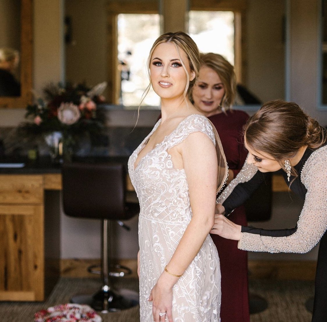 gallegosmyeggos's tweet photo. Help me get more weddings on my books for 2020 I’m a Colorado based MUA please RT ✨💋 https://t.co/nst14rbNHR