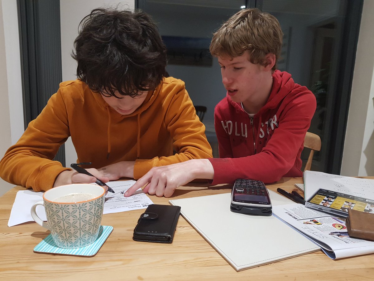 gillyparker10's tweet image. Big brother to the rescue 
#sciencehomework
#bigbrother
#happyasharry 
@TheRealParker17
@HelesSchool