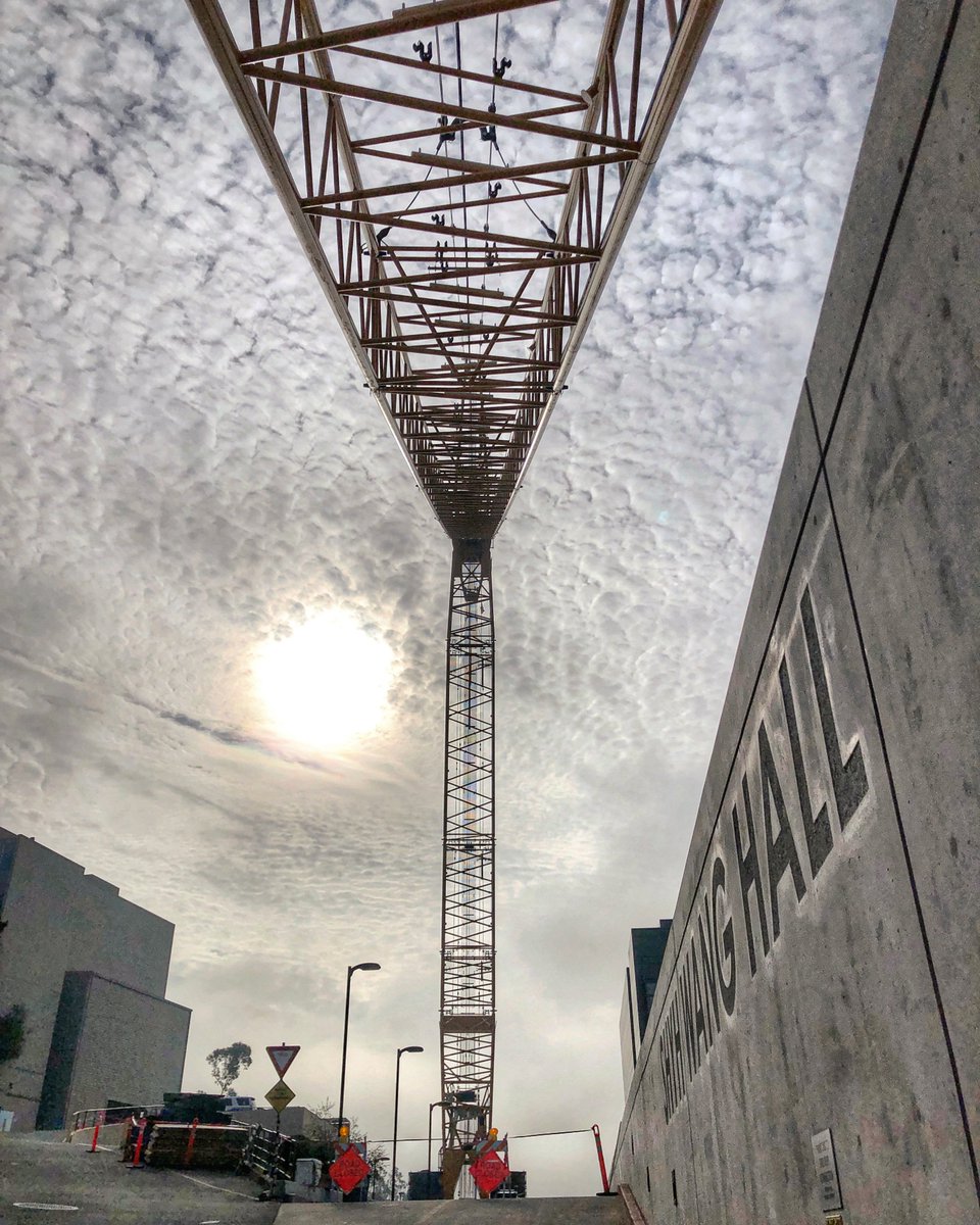 BerkeleyLab's tweet image. #WhatIsItWednesday 🏗️ The @biggecrane perched outside @LBNLcs is being utilized to install the cooling infrastructure that will support the #Perlmutter #supercomputer, arriving next year. The Perlmutter system is a pre-exascale #CRAY supercomputer. #CRAYcrane 📷: @CalypsosPoet