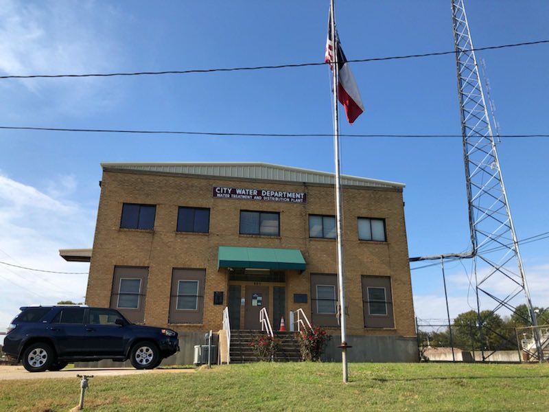 KJackson_TX's tweet photo. Great to be in @CityofMarshallT this morning meeting with Public Works Director Eric Powell, Asst Public Works Dir Nancy Pasel &amp; Lanny Buck w/ @KSA_Engineers about financial assistance opportunities @twdb for both water and wastewater projects! #EastTX https://t.co/ytETqRaOlx