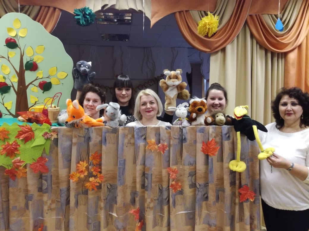 osakovskayaz's tweet photo. Родители первой группы ДО 2103 Школы 1582 показали детям кукольный спектакль "Мешок яблок".Спасибо  вам, дорогие наши родители! https://t.co/TX9ANDsTn8